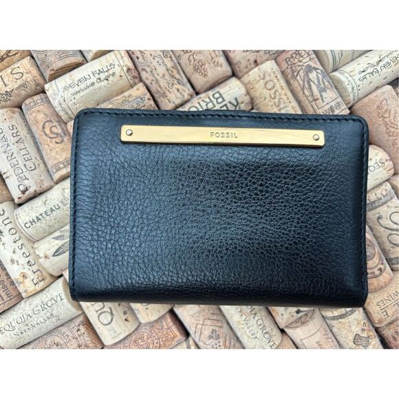 Fossil black pebbled leather bifold wallet with gold-tone details - Picture 15 of 16